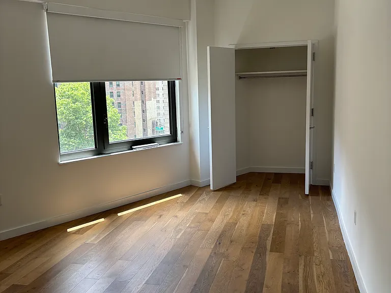 445 W 35th St #2M — Photo 6