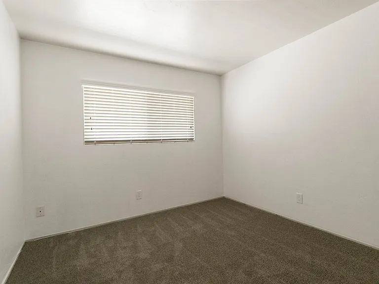 543 F Avenue — Photo 7