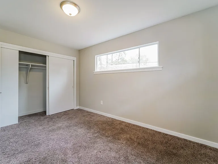 565173_026_bedroom_13547044.jpg