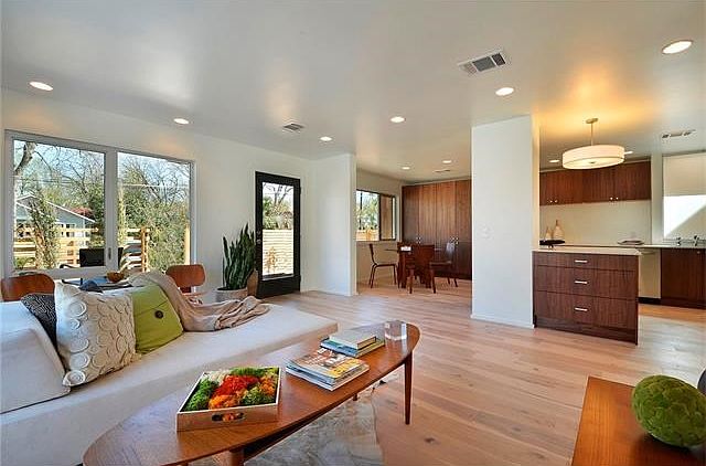 Modern, urban - walk to everything along SoCo and S. 1st and ditch the car! Big windows, hardwoods throughout, and huge master suite.