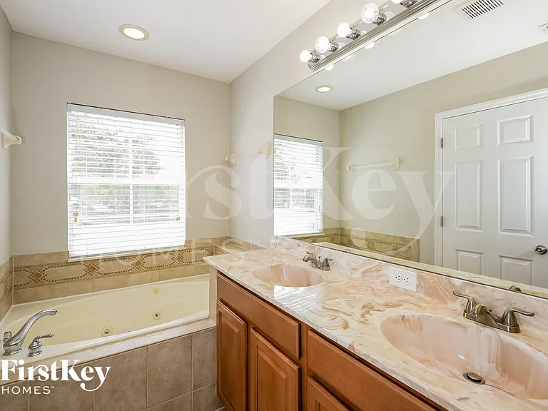 9576 Silver Buttonwood St — Photo 10