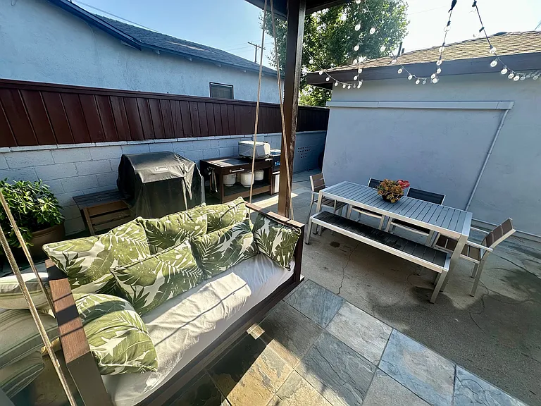 8958 N Swinton Ave — Photo 17