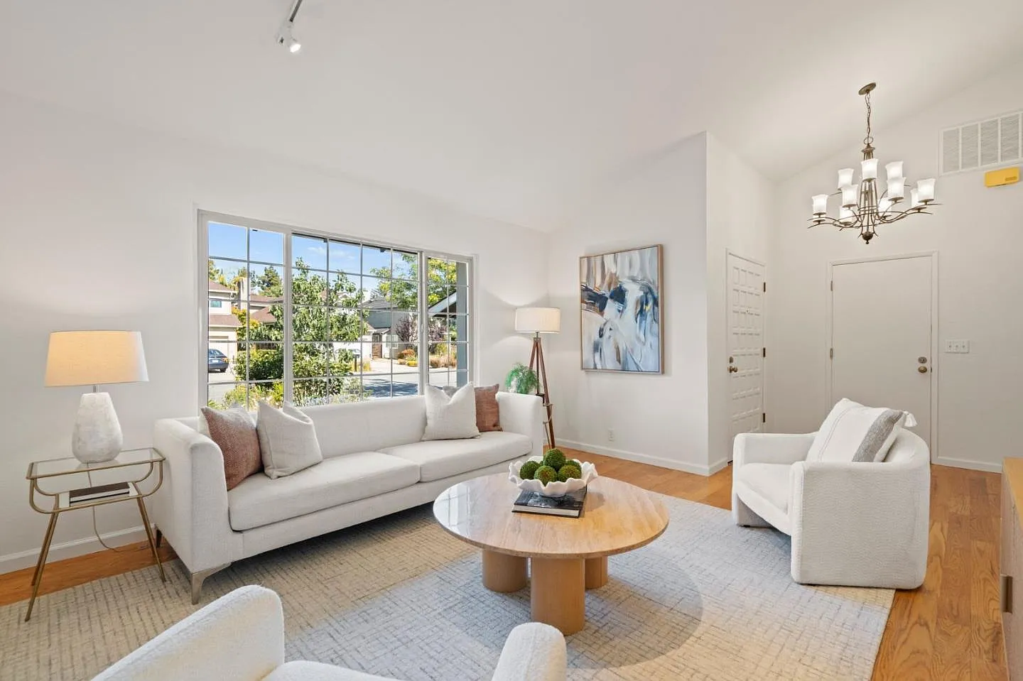 3 bed, 1654 sqft, $6,900 — Photo 3