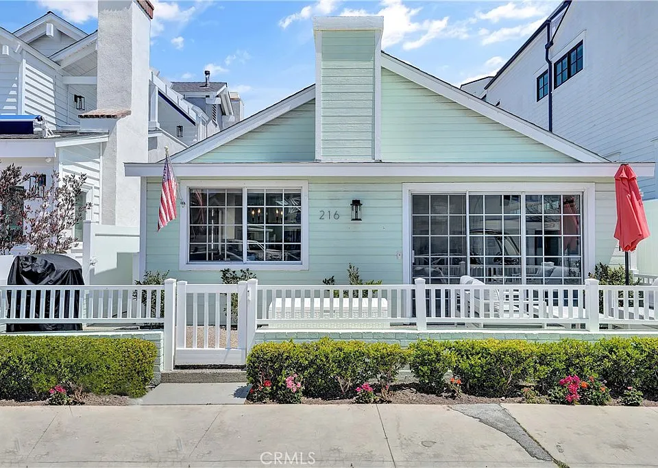 216 Collins Ave