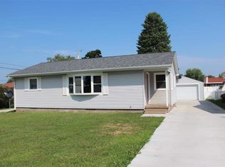 113 E 8th Ave, Colona, IL 61241