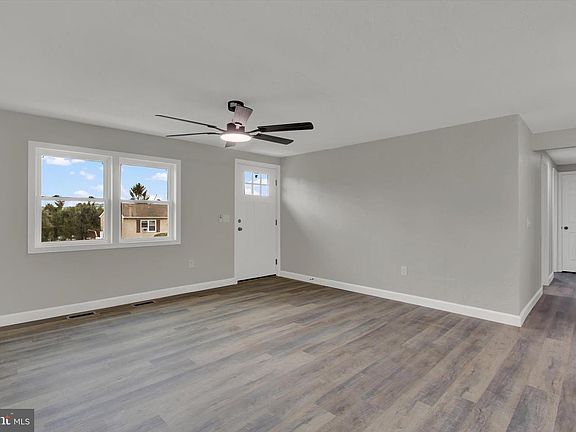 3rd image of 230 Canary Cir