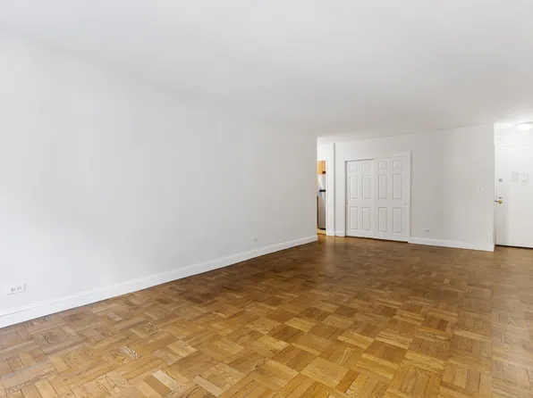 200 East 15th Street image 3 of 12