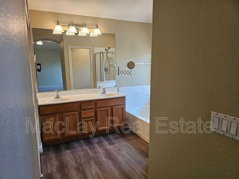 2711 W Megan St — Photo 17