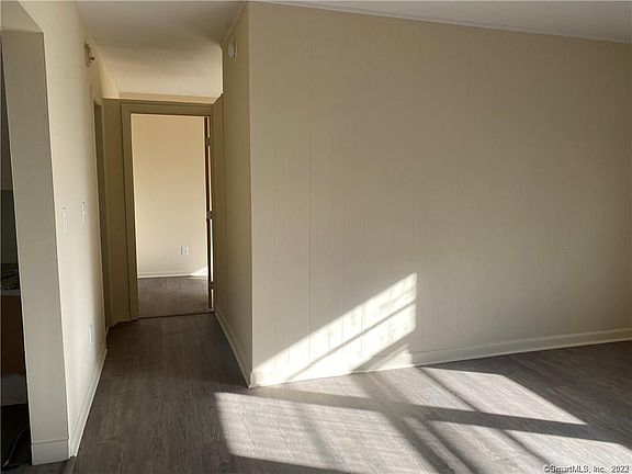 4th image of 986 Whalley Ave #F