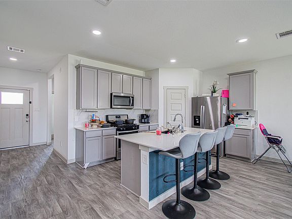 4th image of 22 Desert Spring Ln