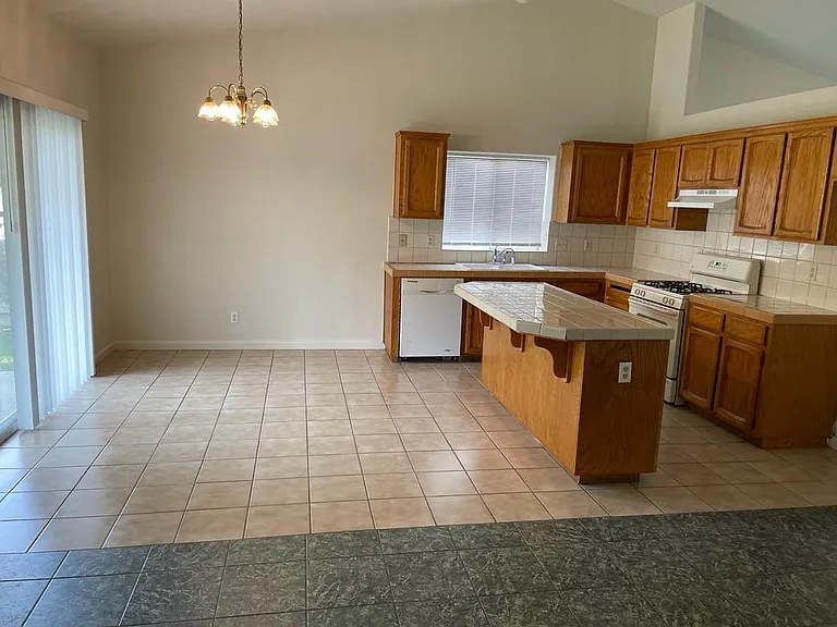 343 Chestnut St — Photo 3