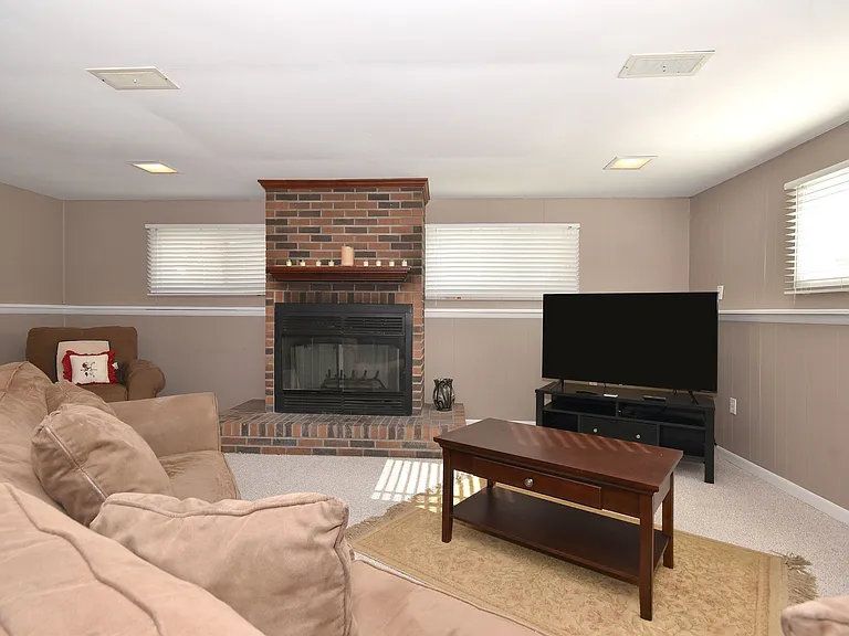 861 S Hawthorne Ave — Photo 25