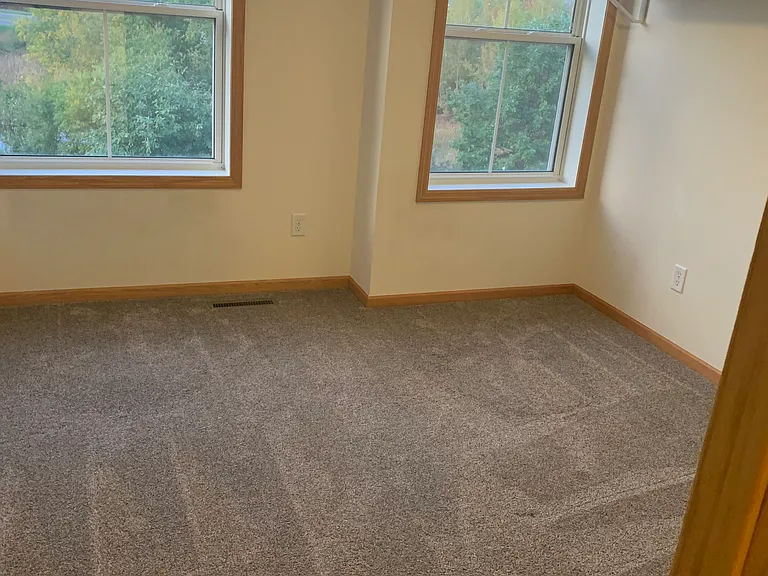 Master bedroom that can fit king size bed