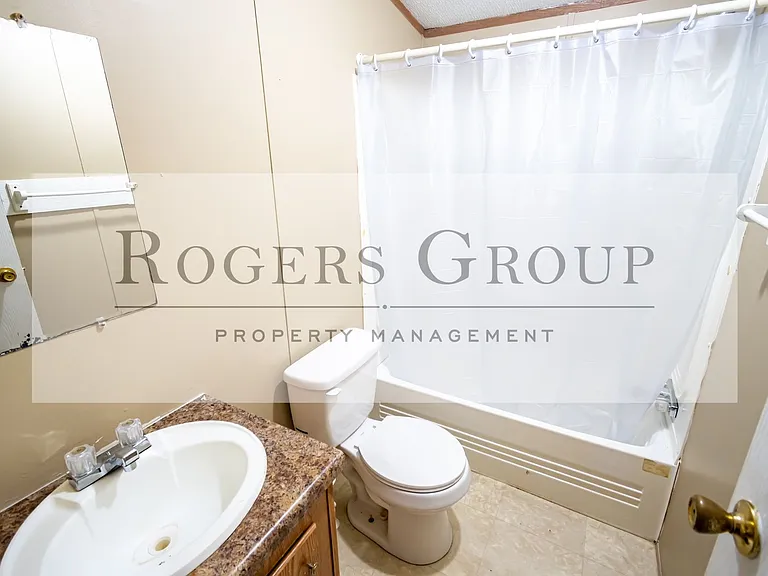 671 Regina Ln — Photo 4