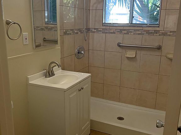5th image of 501 E Hurst St