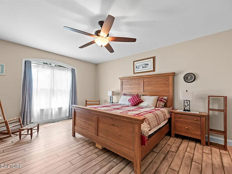 135 Lake Overlook Dr — Photo 16