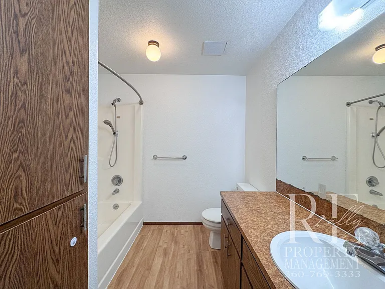 2228 NE Ridgewood Dr — Photo 20