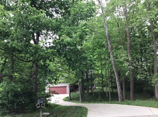 490 Castle Ct, Avon, IN 46123