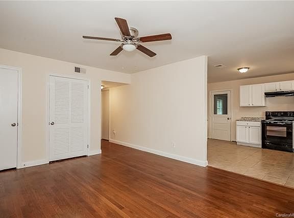 5th image of 823 Williams St