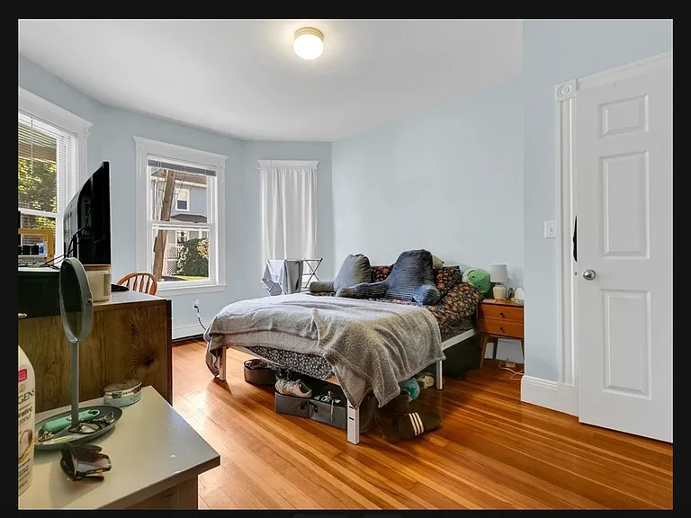 82 Elmira St #3 — Photo 3