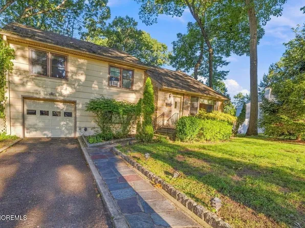 187 Elmwood Rd, Oakhurst, NJ 07755