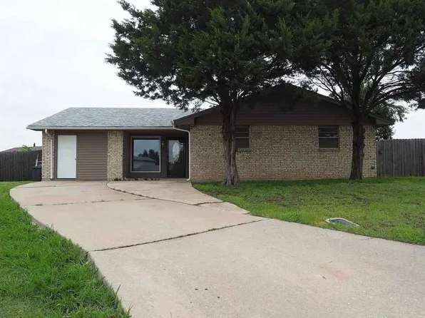 6714 SW Embassy Cir, Lawton, OK 73505
