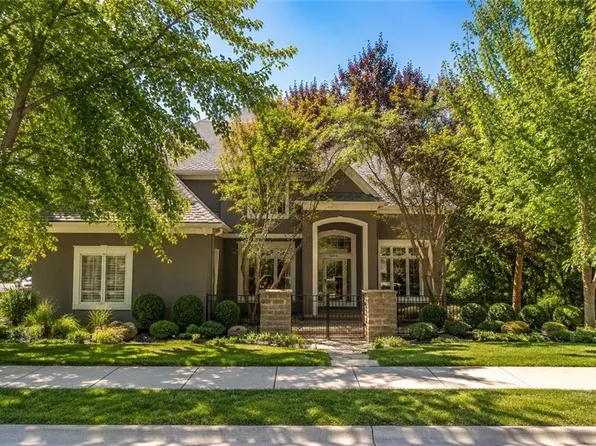 26615 W Greentree Ct, Olathe, KS 66061