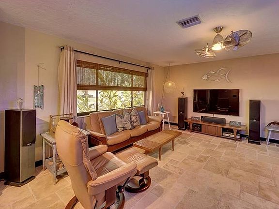 3rd image of 624 Saint Andrews Dr