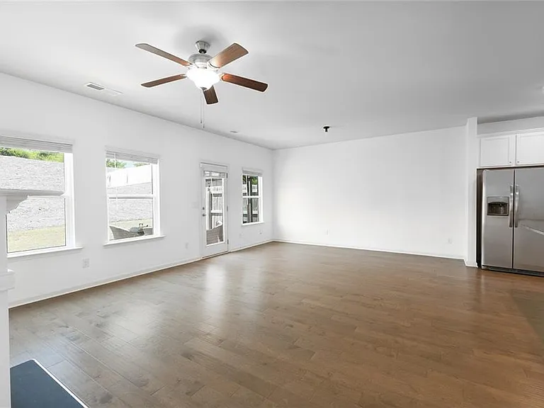 7095 Gladstone Cir — Photo 8
