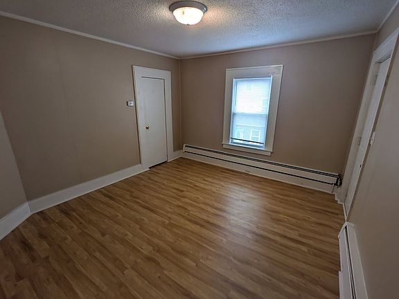 4th image of 36 Maple Ave