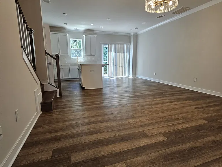 53 Connaught Ct — Photo 11