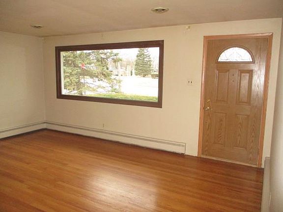 4th image of 260 Crescent Dr