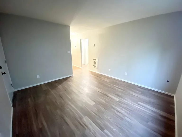 1141 E 7th St #8 — Photo 3