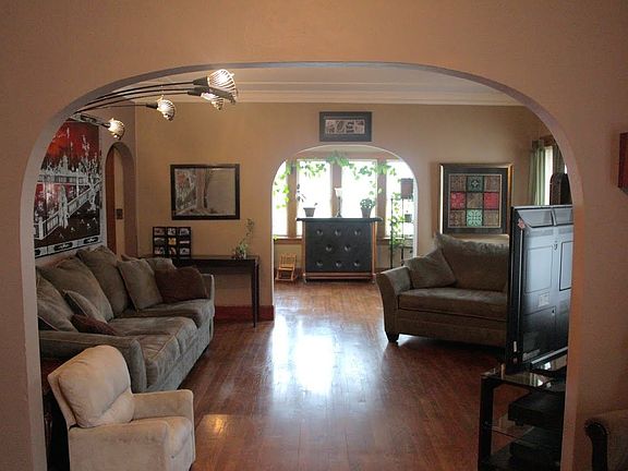 3rd image of 2210 Broadway