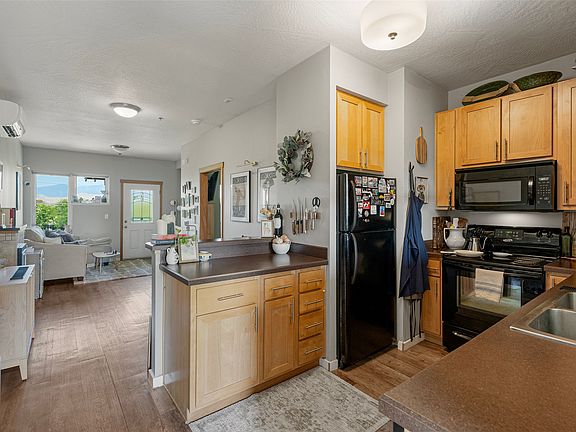 3rd image of 1335 Dakota St #5