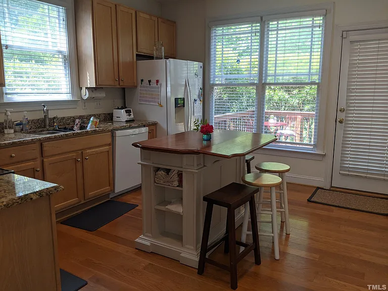 200 Charleston Ln — Photo 9