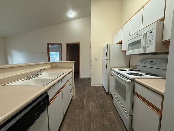 4th image of 3200 N Lakegrove Ln APT 202