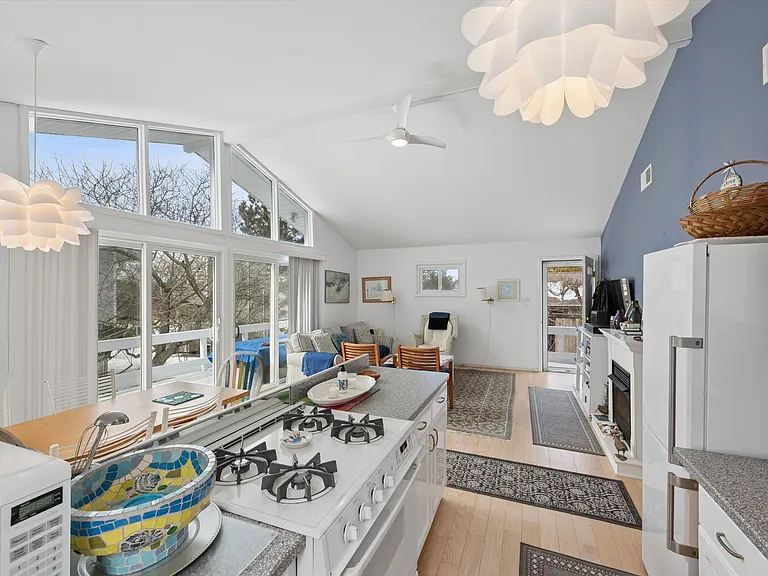 413A Dune Rd — Photo 6