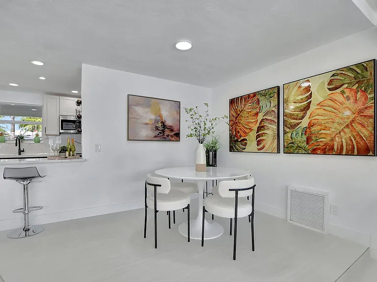 832 SW 10th Ave — Photo 18