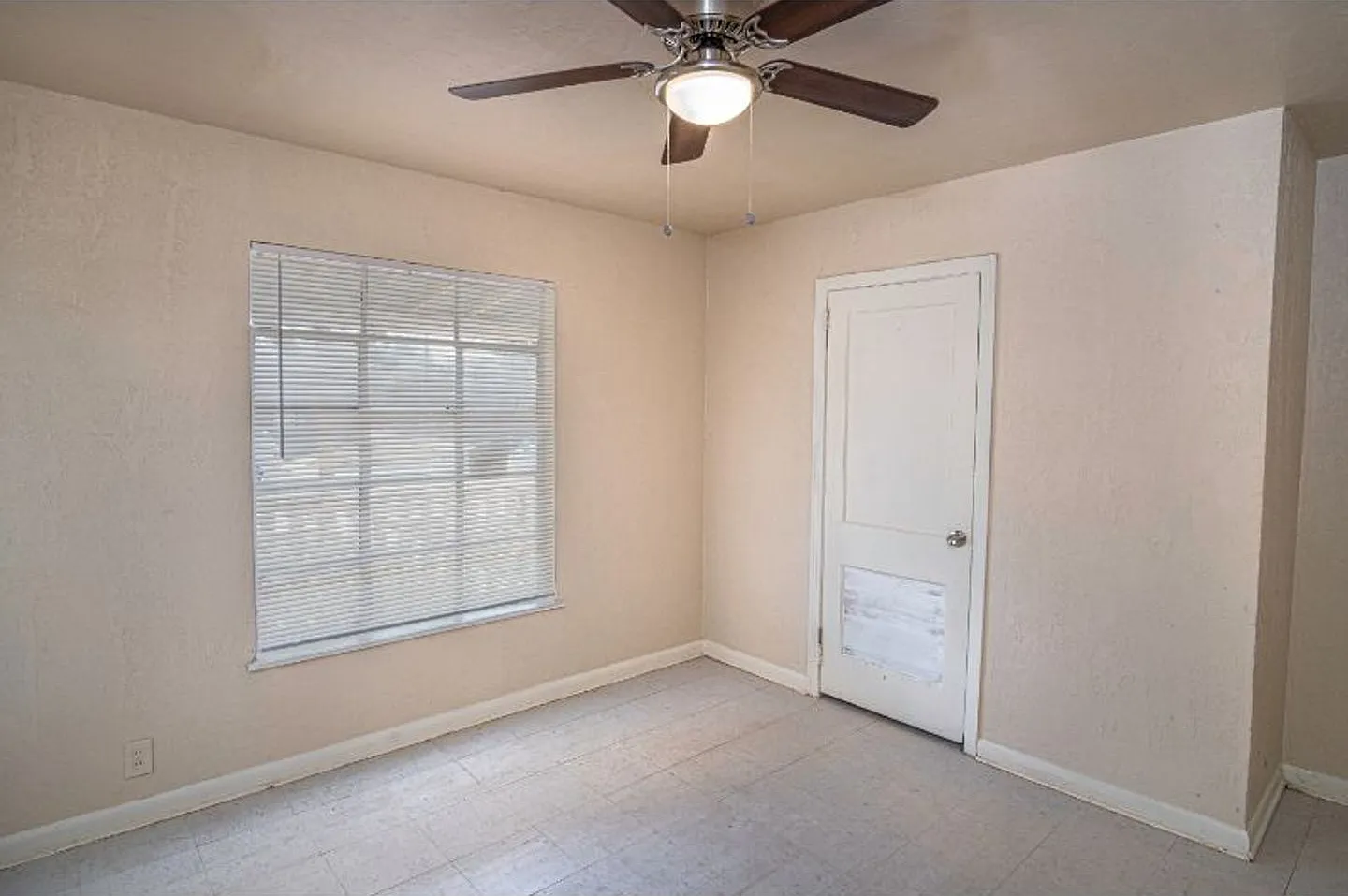 Cozy Remodeled Home Near Downtown — Photo 3