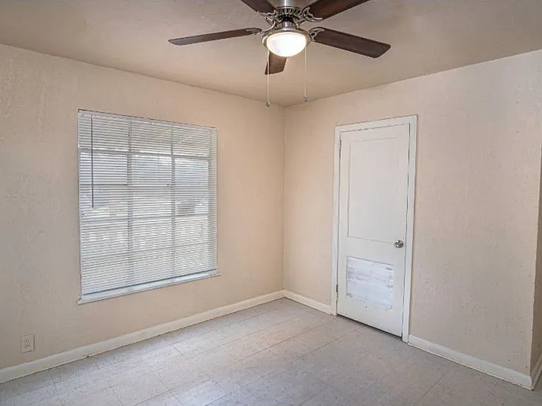 1003 Poinsettia — Photo 14