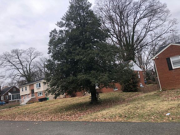 3rd image of 3306 Carlton Ave