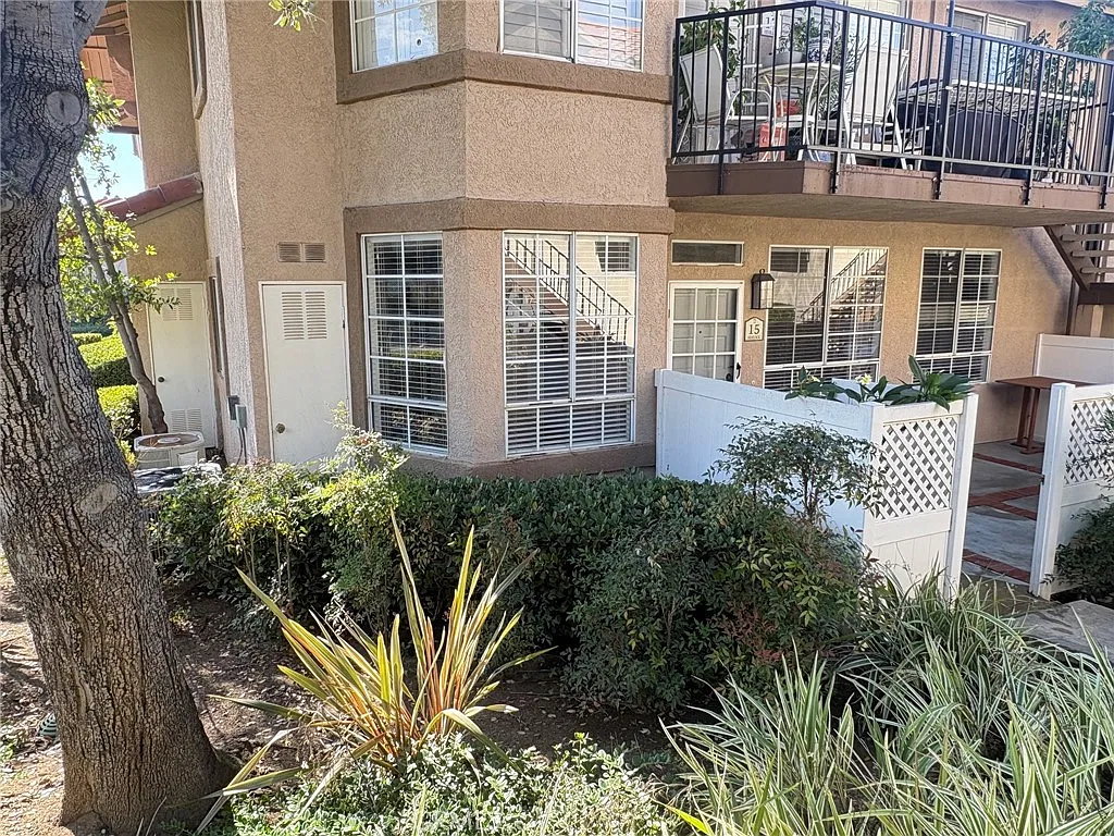 2 bed, 939 sqft, $2,900 — Photo 2