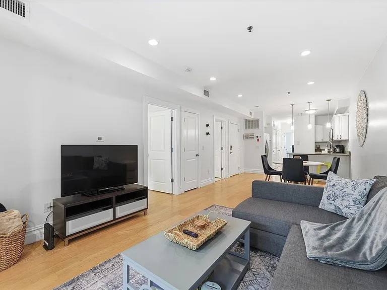 610 Madison St #1 — Photo 16