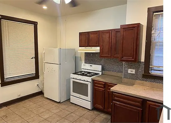 3 bed, 1200 sqft, $1,800 — Photo 2