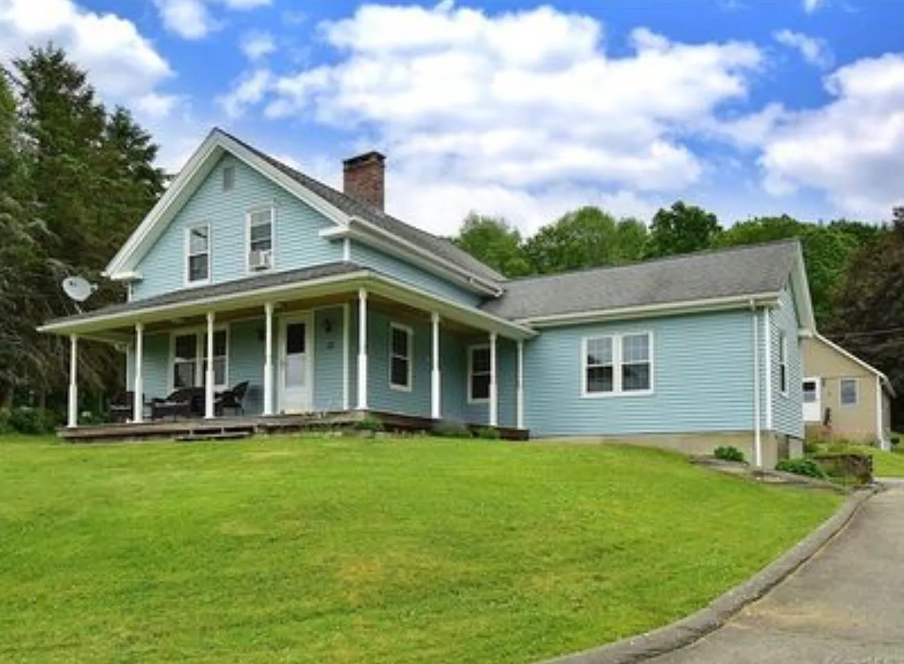 3 bed, 1.5 bath, 1326 sqft, $3,000 — Photo 1