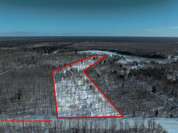 7035 W County Road 448 Rd, Manistique, MI 49854