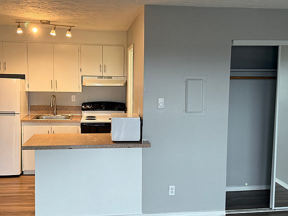 4th image of 320 S Lane St APT 11