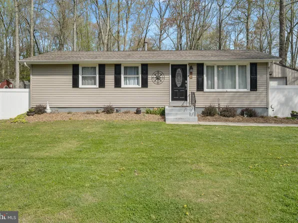 651 W Chestnut St, Clayton, NJ 08312
