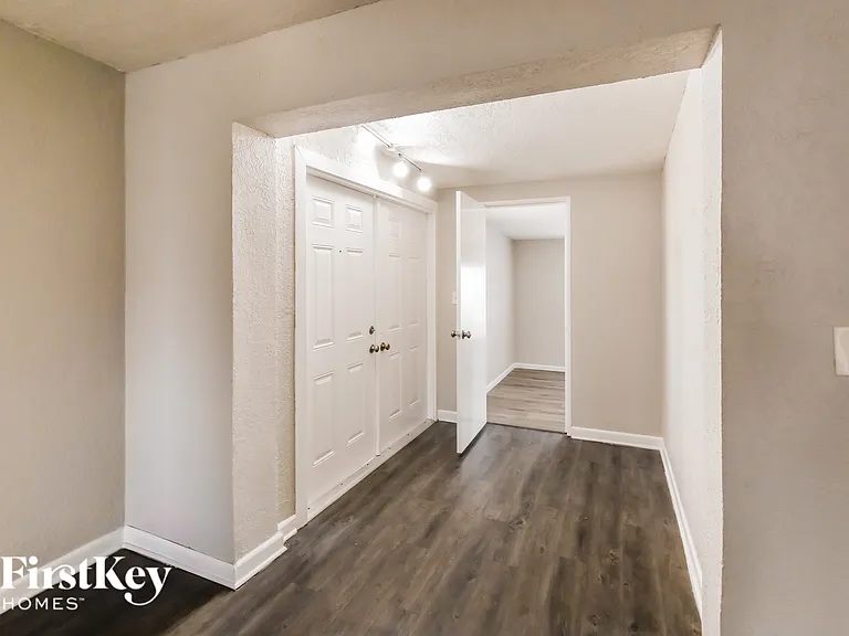 2330 N 67th Ave — Photo 12